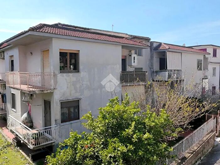 Appartamento quadrilocale in vendita in Via Teodoro dErrico, Santa Maria A Vico