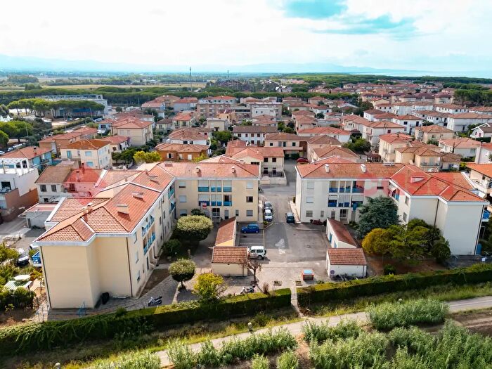 Appartamento trilocale in vendita in Via Ginori, Cecina
