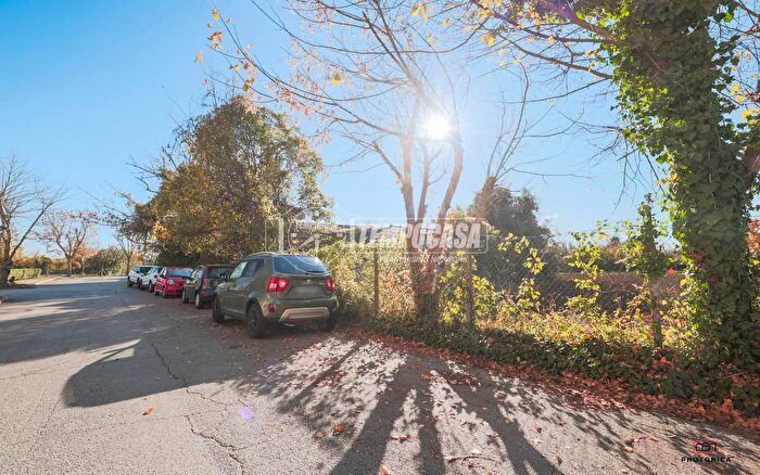 Casa con 9 locali in vendita in Viale Mandello, Riccione