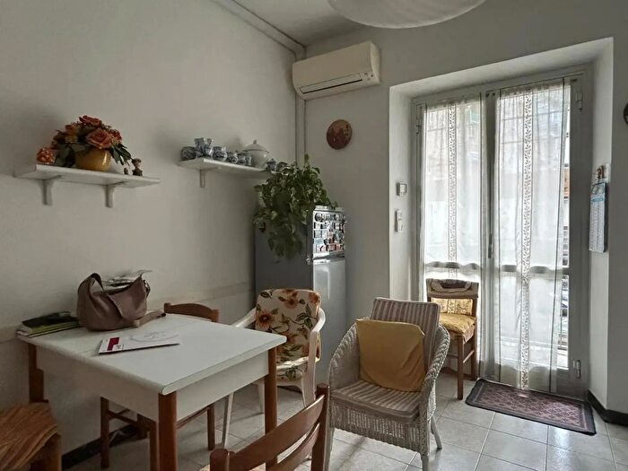 Appartamento con 5 locali in vendita in Piazza Bologna, Savona