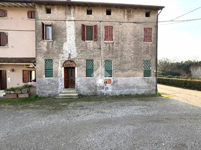 Casa trilocale in vendita in Via a Manzoni, Dello