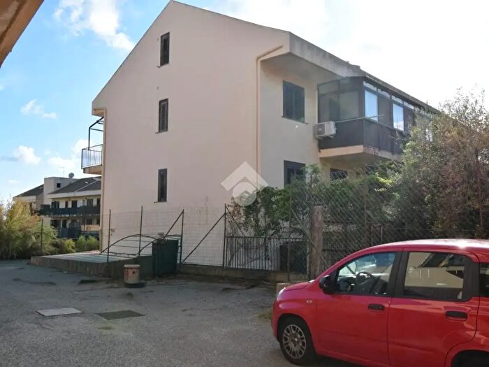 Appartamento trilocale in vendita in Strada Comunale Sperone, Messina