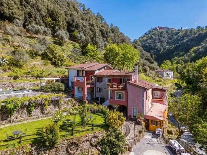 Casa con 6 locali in vendita in Via Gignola, Fosdinovo