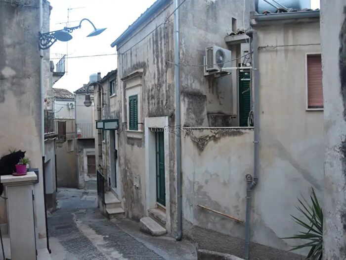 Casa quadrilocale in vendita in Via Ascenzo, Modica