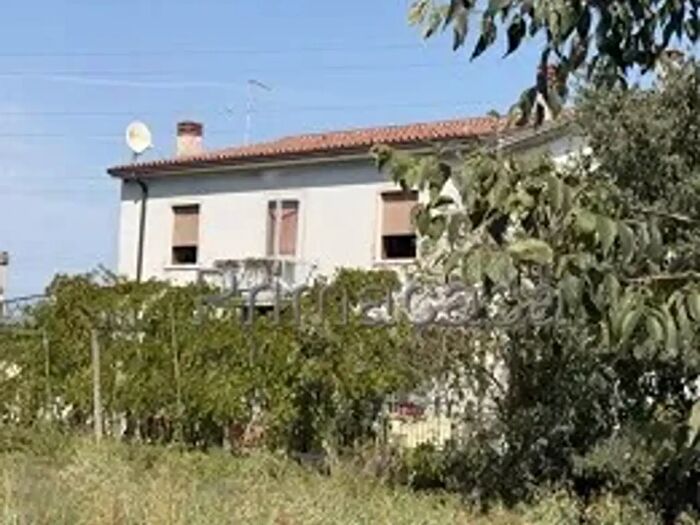 Appartamento quadrilocale in vendita in Via Sommacampagna b, Verona