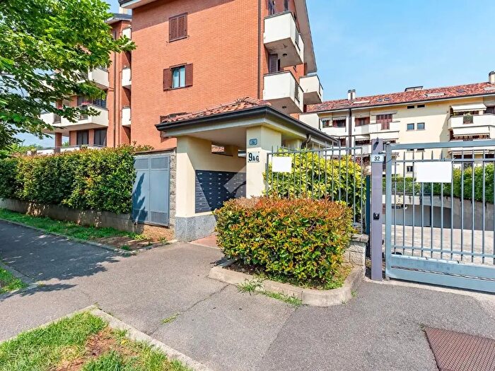 Appartamento trilocale in vendita in Via Alessandro Volta, Arese