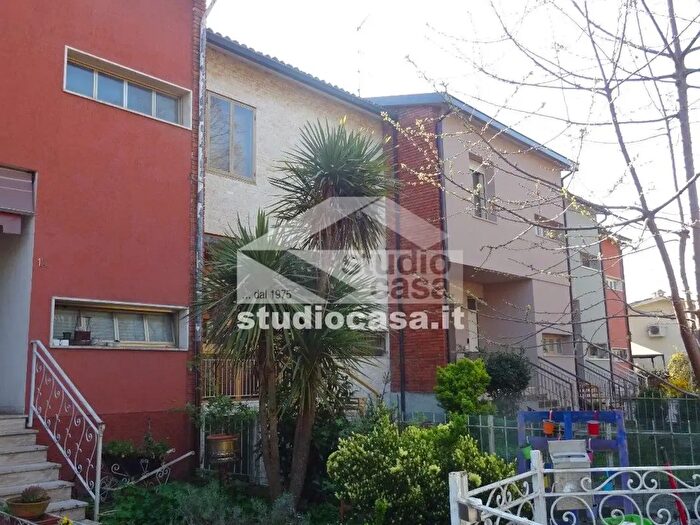 Casa trilocale in vendita in Via Aniense, Cremona