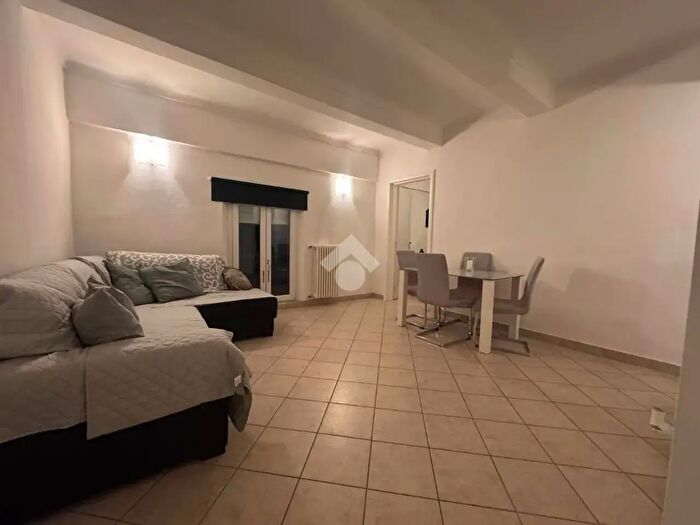 Appartamento trilocale in vendita in Via Nonantolana, Modena