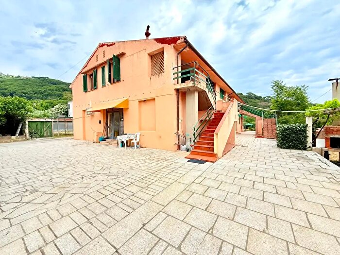 Casa con 20 locali in vendita in Campo NellElba