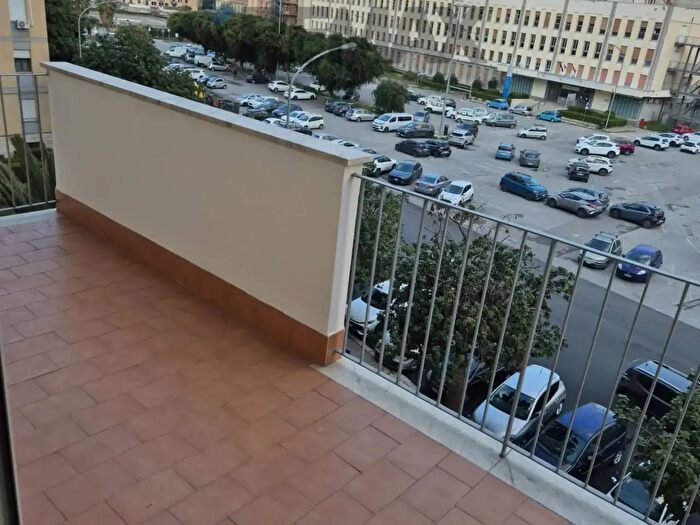 Appartamento quadrilocale in affitto in Via Carmelo Lazzaro, Palermo