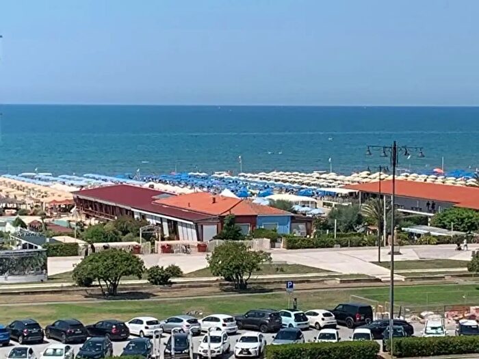 Appartamento con 5 locali in affitto in Viareggio