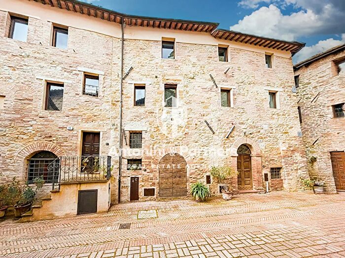 Casa con 11 locali in vendita in Via del Tempio, Marsciano