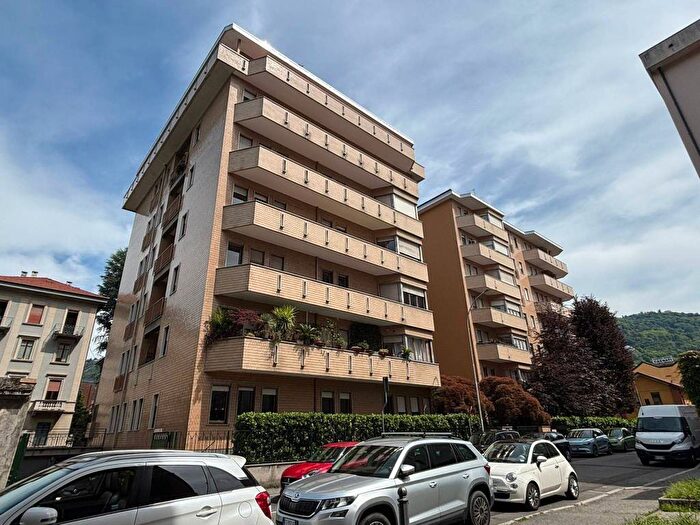 Appartamento quadrilocale in affitto in Via Morazzone Pier Francesco Mazzucchelli, Borghi, Como