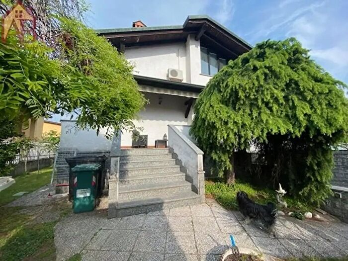 Casa trilocale in vendita in Via Mazzini, Gambolo