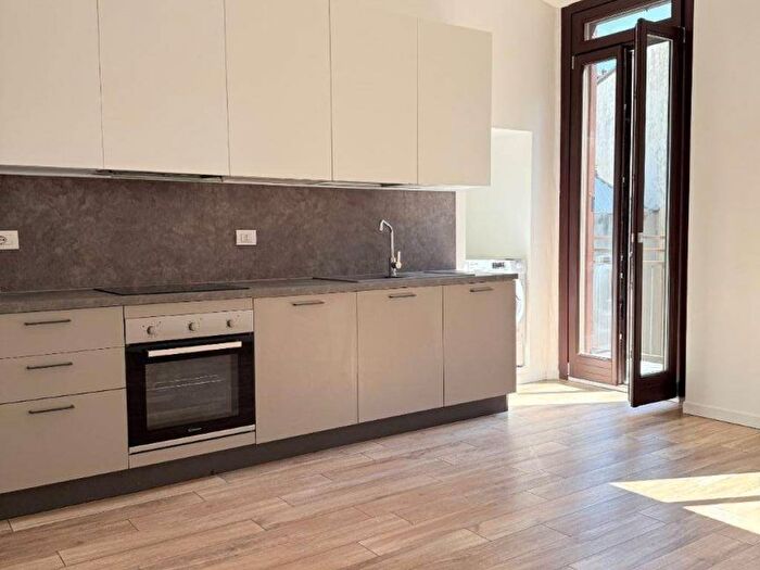 Appartamento quadrilocale in affitto in Via Bartolomeo Eustachi, Morgagni, Milano