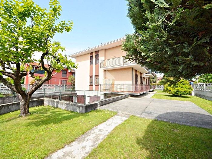 Appartamento trilocale in affitto in via Adda, Ronco, Cernusco sul Naviglio