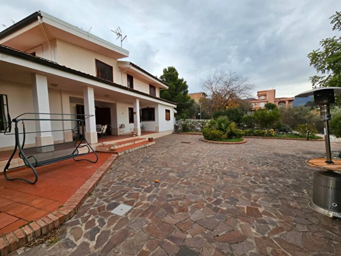 Casa con 6 locali in affitto in Reggio Calabria