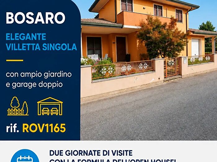Casa con 10 locali in vendita in Piazza Madonna San Luca, Bosaro