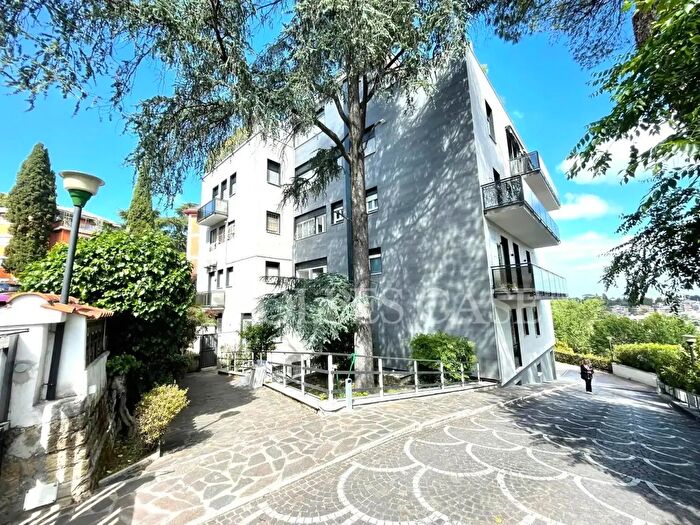 Appartamento quadrilocale in affitto in Via Giuseppe Vaccari, Roma