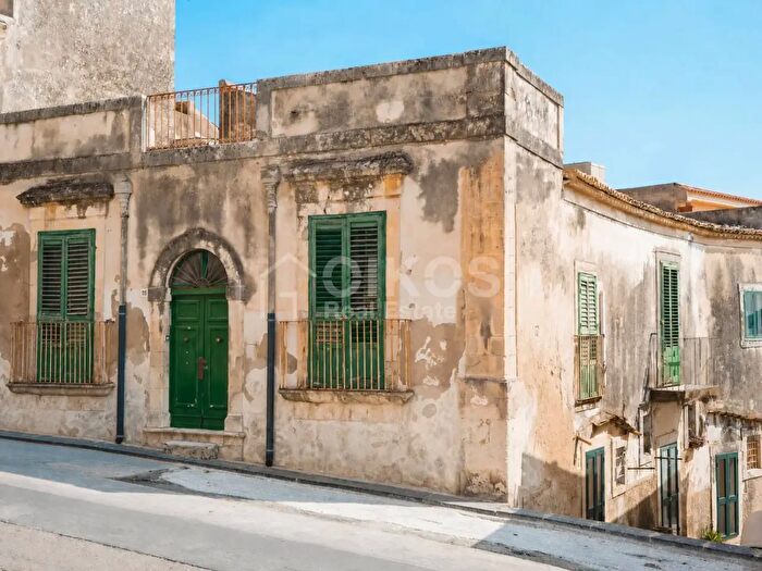 Casa con 14 locali in vendita in Via XX Settembre, Noto