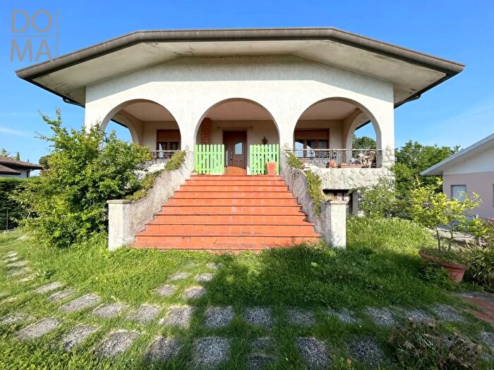 Casa con 5 locali in vendita in Porto Viro