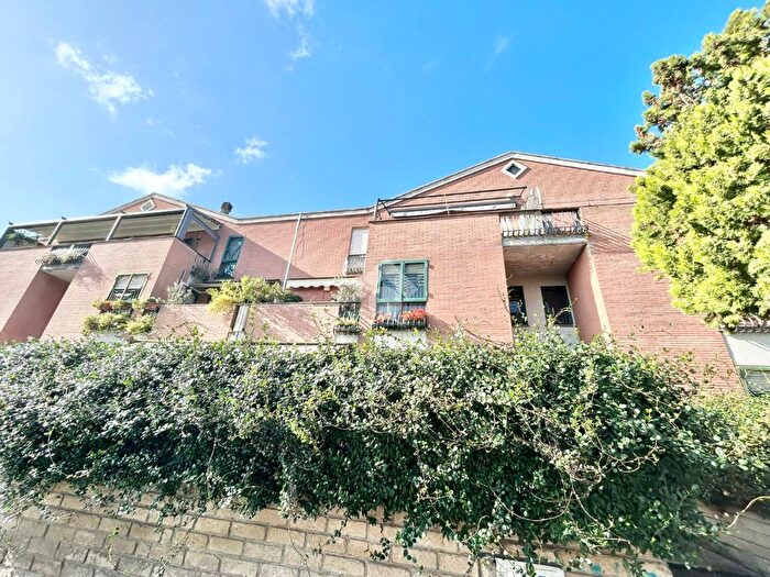 Appartamento trilocale in vendita in Via Gide, Roma