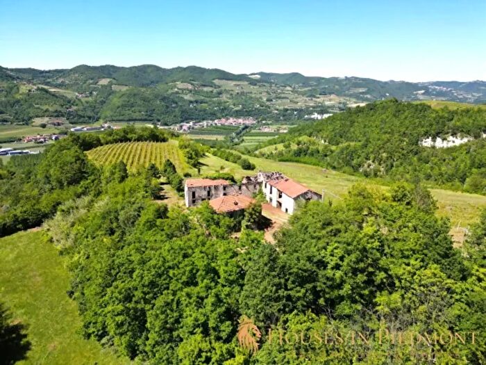 Casa con 6 locali in vendita in Vesime