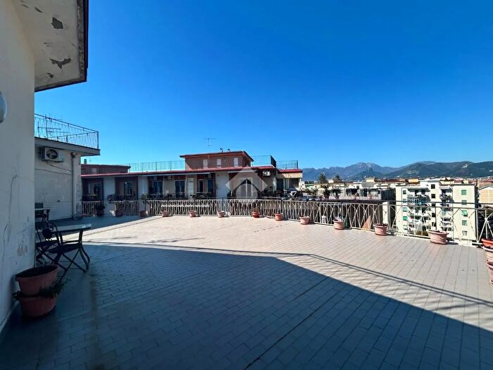 Appartamento con 5 locali in vendita in Via Sichelmanno, Salerno