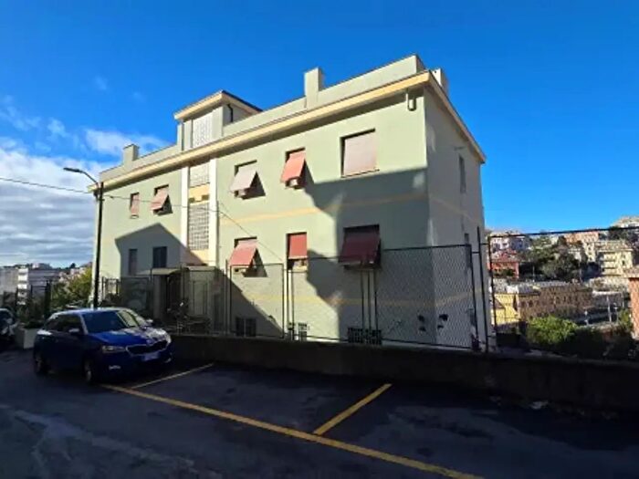 Appartamento con 5 locali in vendita in Via Assab, Genova