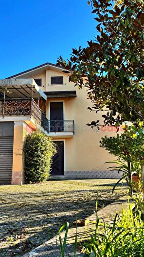 Casa in vendita in Via San Benedetto, Torre Cajetani
