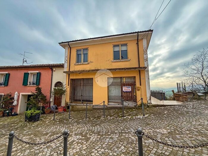 Appartamento con 8 locali in vendita in Via Roma, San Clemente