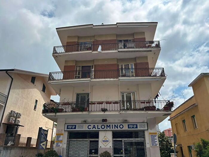 Appartamento trilocale in vendita in Via San Rocco, Paola
