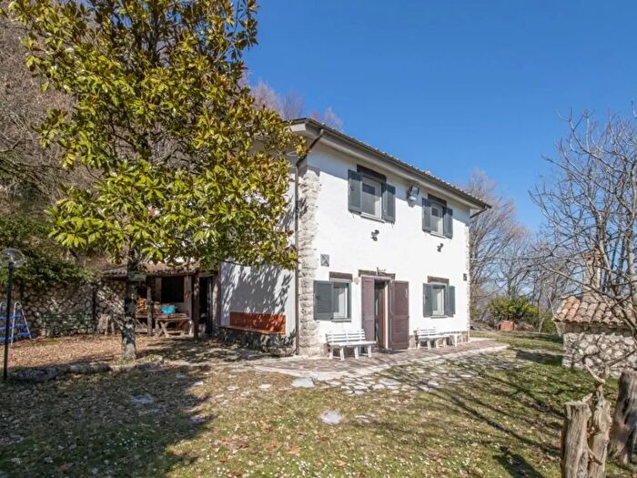 Casa con 6 locali in vendita in Via Reatina, Rieti