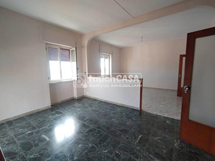 Appartamento trilocale in affitto in Via R dAngiò, Santa Maria Capua Vetere