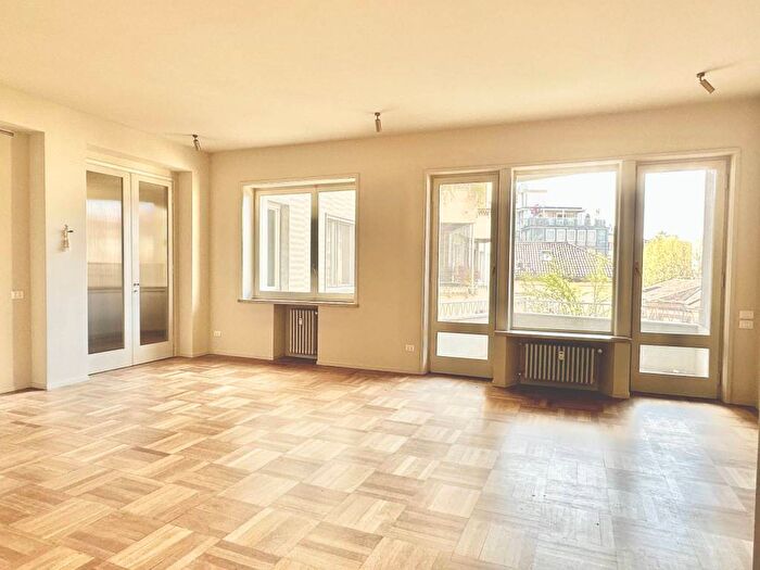 Appartamento quadrilocale in affitto in Via San Sisto, Carrobbio, Milano