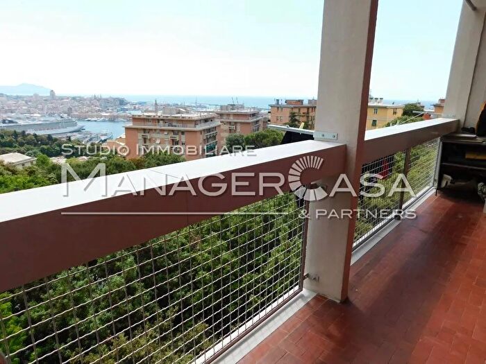 Appartamento trilocale in vendita in Mura degli Angeli, Genova