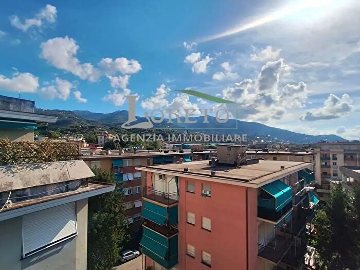 Appartamento trilocale in vendita in Via Fratelli Bandiera, Rapallo