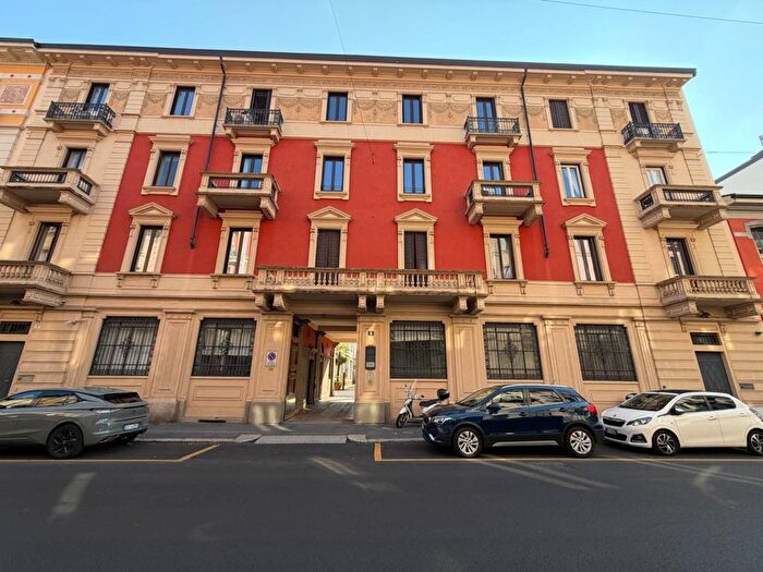 Appartamento trilocale in affitto in Via Spartaco, Montenero, Milano