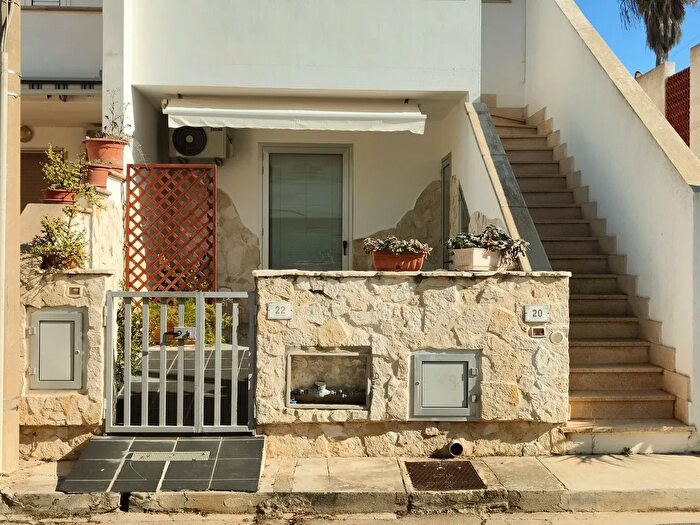 Casa quadrilocale in vendita in Torre Pali, Salve