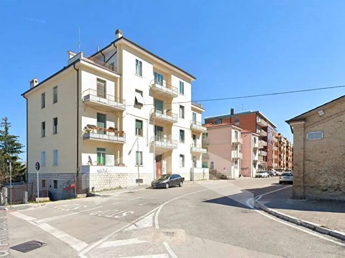 Appartamento con 5 locali in affitto in Via Mons Bologna, Campobasso