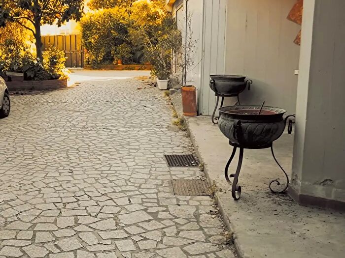 Casa con 17 locali in vendita in Carrara