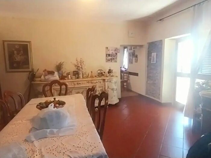 Casa con 9 locali in vendita in Calci