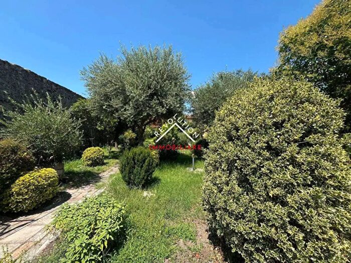 Casa con 11 locali in vendita in Via Pomerio Sant'Agostino, Citta' Di Castello