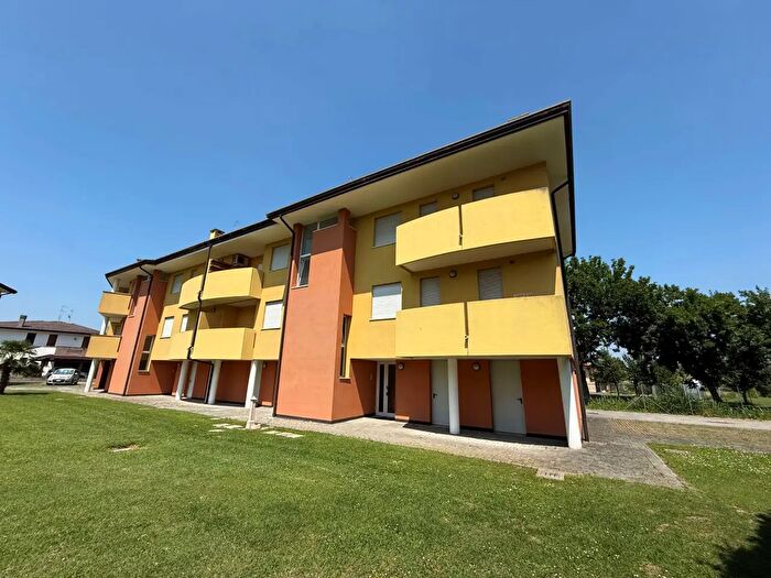 Appartamento trilocale in vendita in Via Cavalieri di Vittorio Veneto, Correzzola