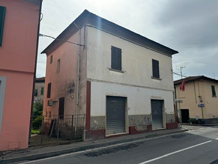 Casa con 5 locali in vendita in Capraia E Limite