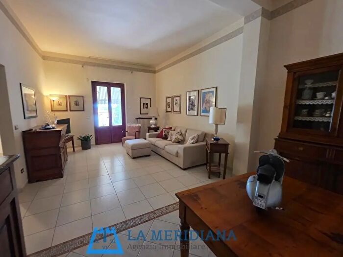 Casa con 8 locali in vendita in Lamporecchio
