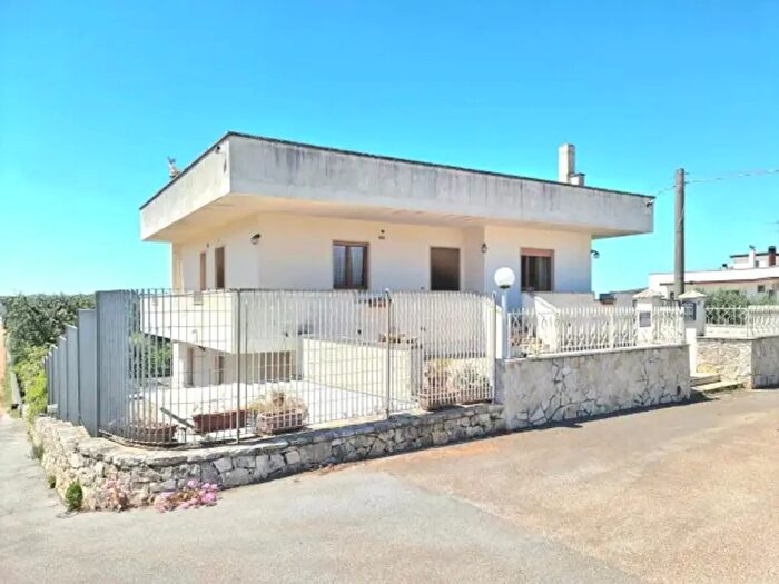 Casa con 6 locali in vendita in Contrada Guaguino, Alberobello