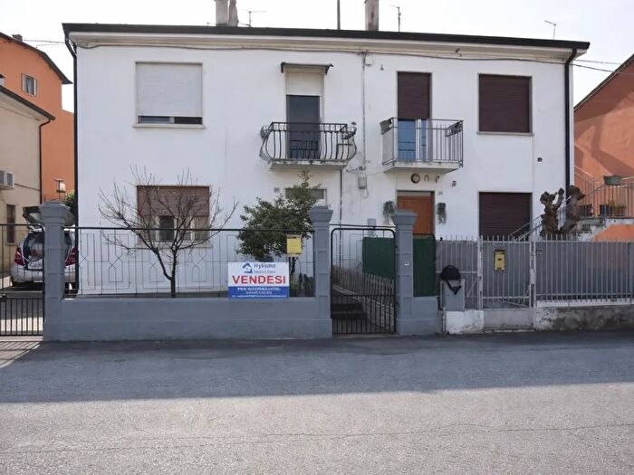 Casa con 9 locali in vendita in Via Trieste, Arzignano
