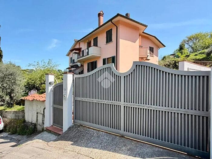 Appartamento quadrilocale in vendita in Via Cesare Pavese, Lastra A Signa