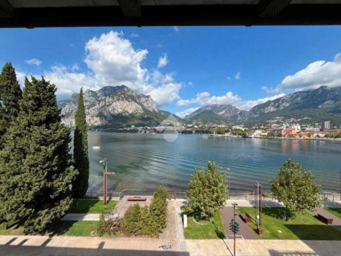 Appartamento trilocale in affitto in Viale Italia, Malgrate